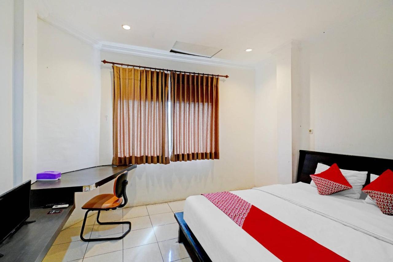 Oyo 90450 Sentra Inn Medan Exteriér fotografie