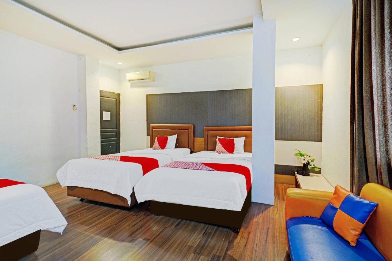 Oyo 90450 Sentra Inn Medan Exteriér fotografie