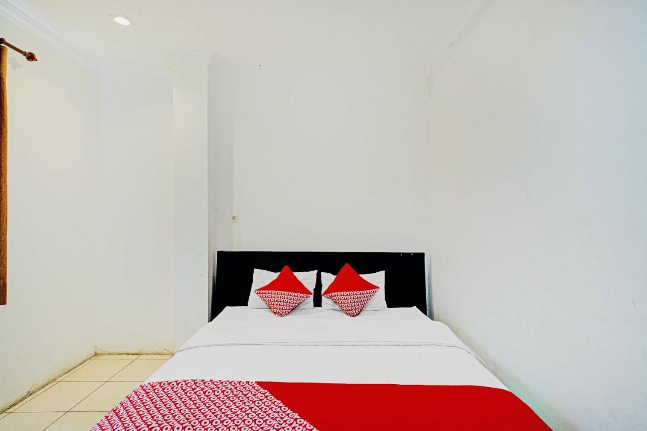 Oyo 90450 Sentra Inn Medan Exteriér fotografie