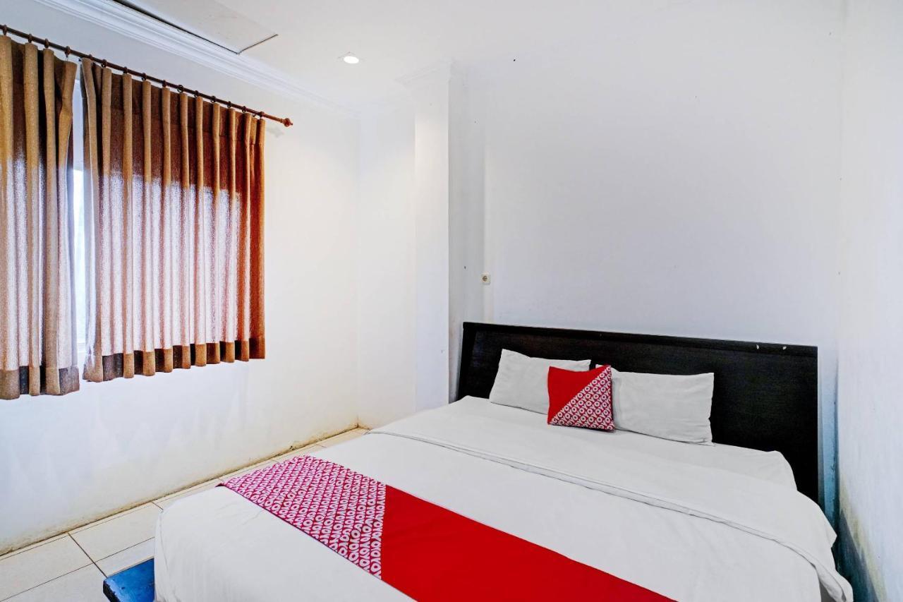 Oyo 90450 Sentra Inn Medan Exteriér fotografie
